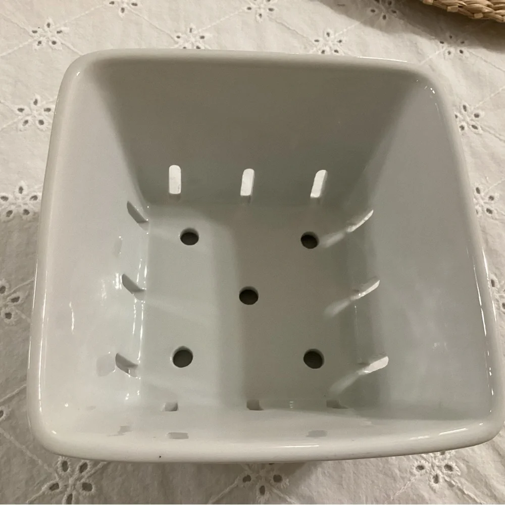 Crate&Barrel White Glazed Ceramic Berry Fruit Colander.